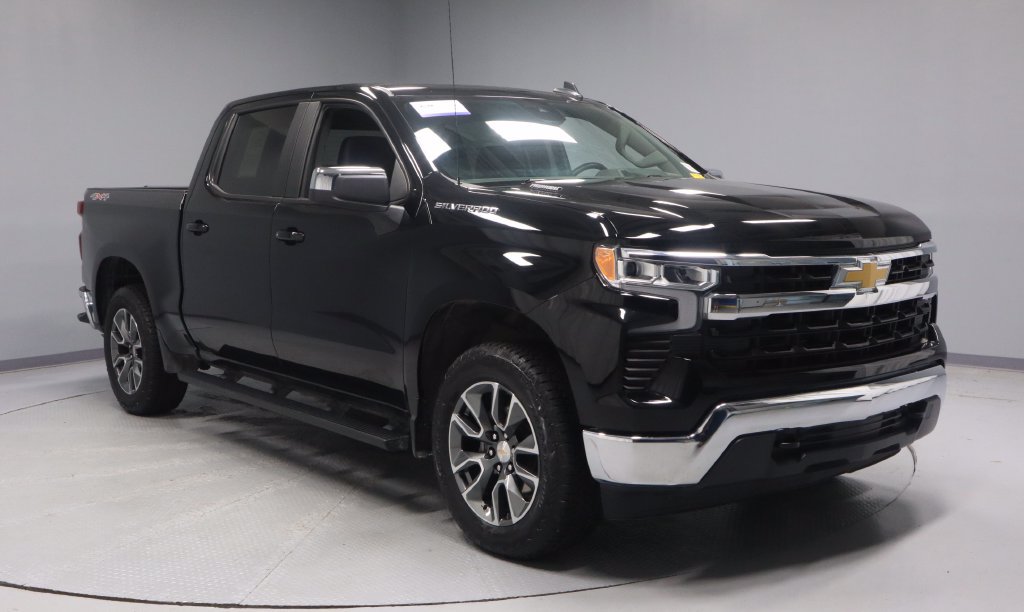 Used 2025 Chevrolet Silverado 1500 LT AWD/4WD image 1