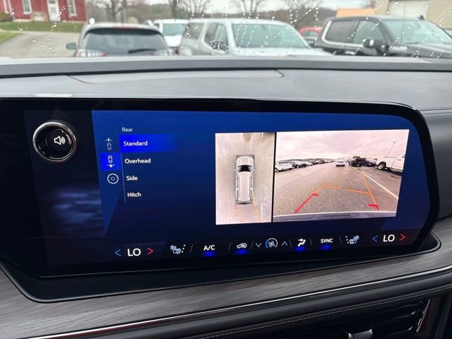 Used 2025 Chevrolet Suburban Z71 image 17