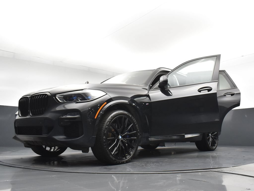Used 2021 BMW X5 M50i AWD/4WD image 30