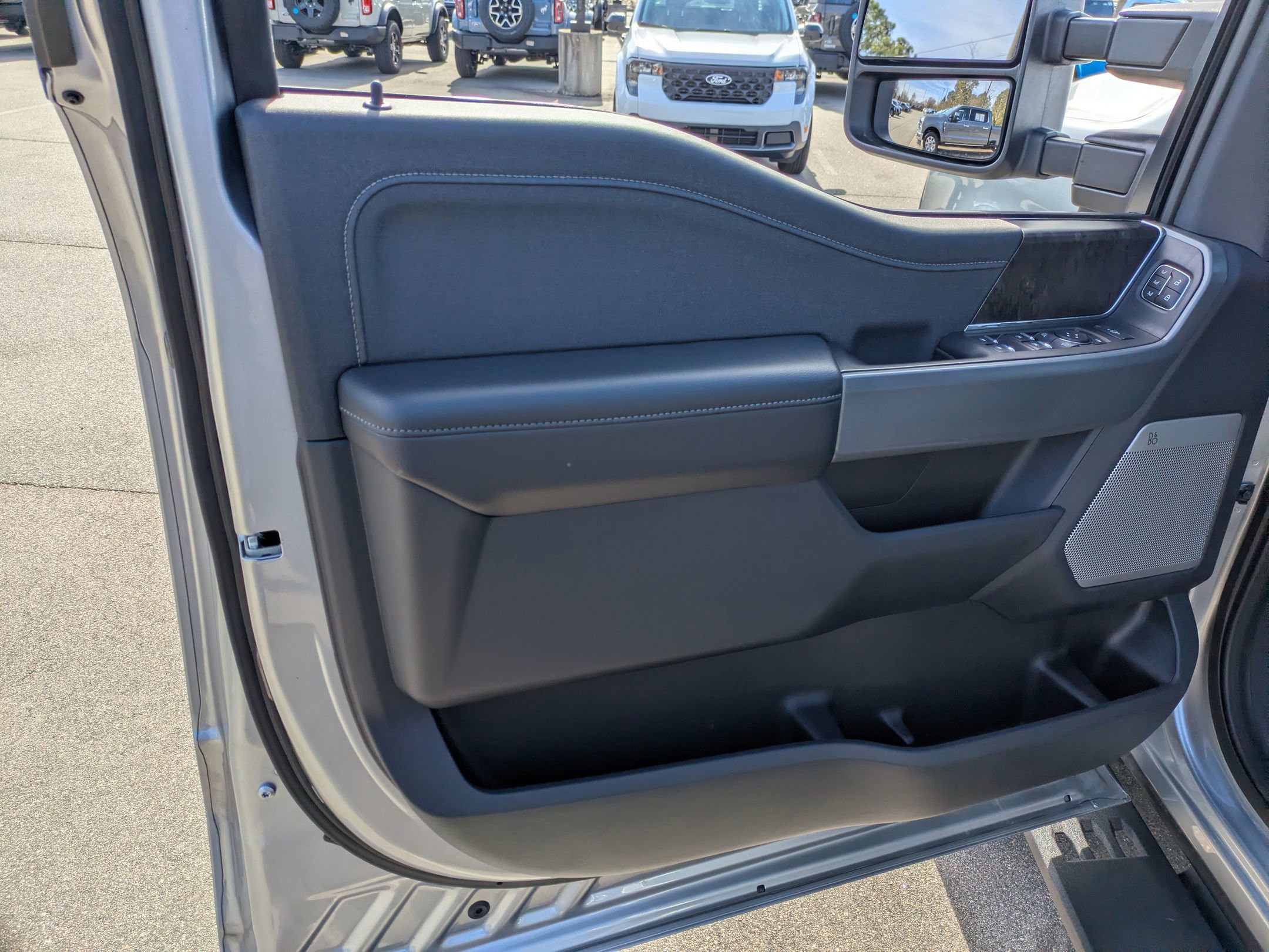 Certified 2024 Ford F350 Lariat w/ Chrome Package image 16