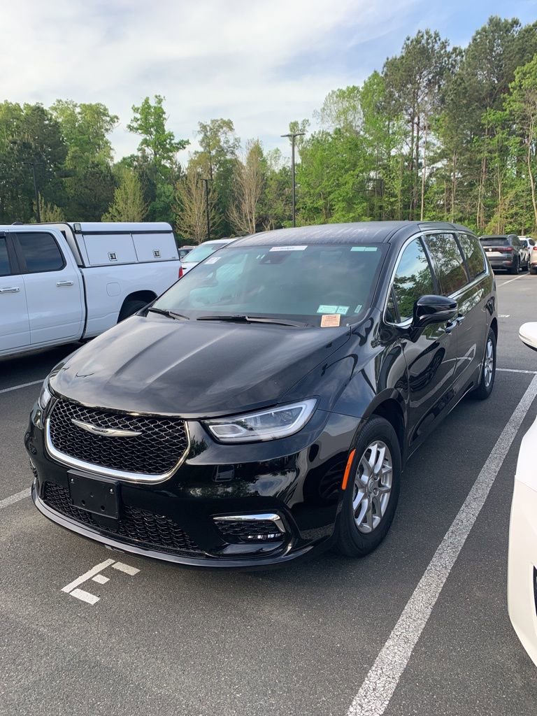 Used 2025 Chrysler Pacifica Select FWD image 44