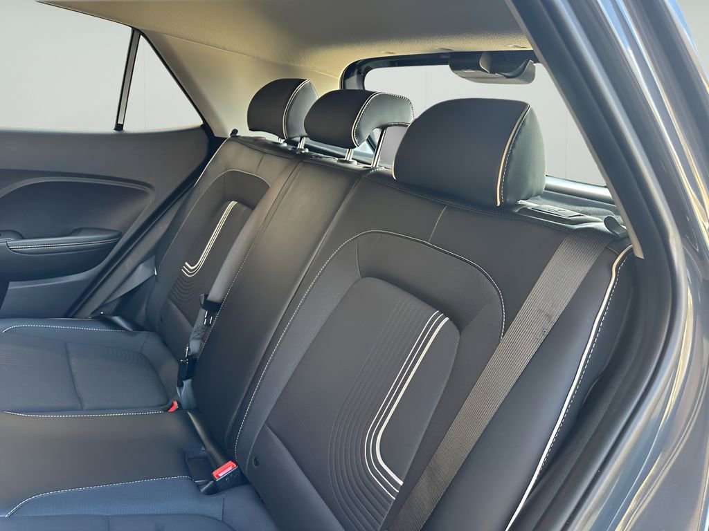 Used 2025 Hyundai Venue Limited image 26