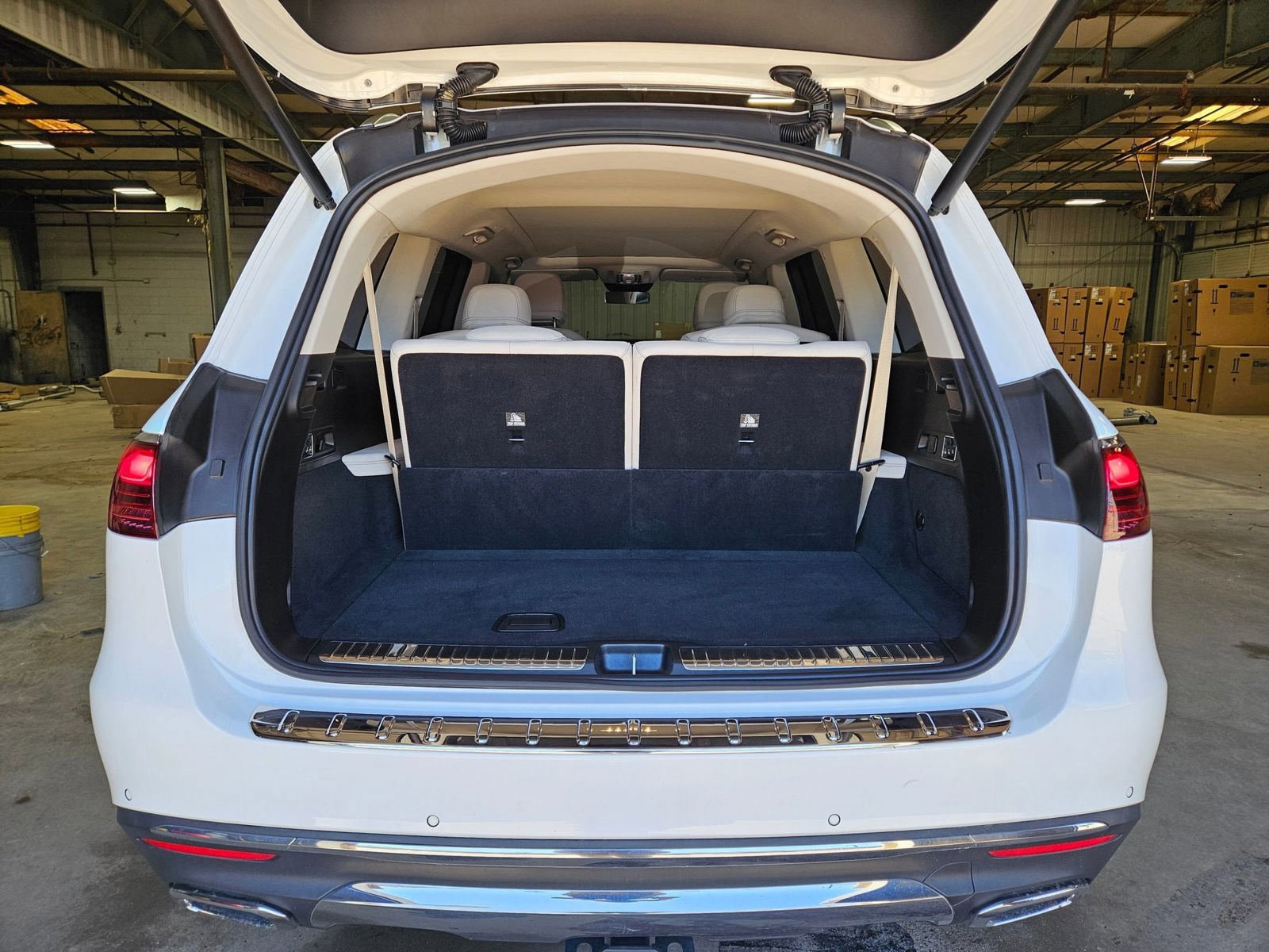 Used 2024 Mercedes-Benz GLS 450 4MATIC image 4