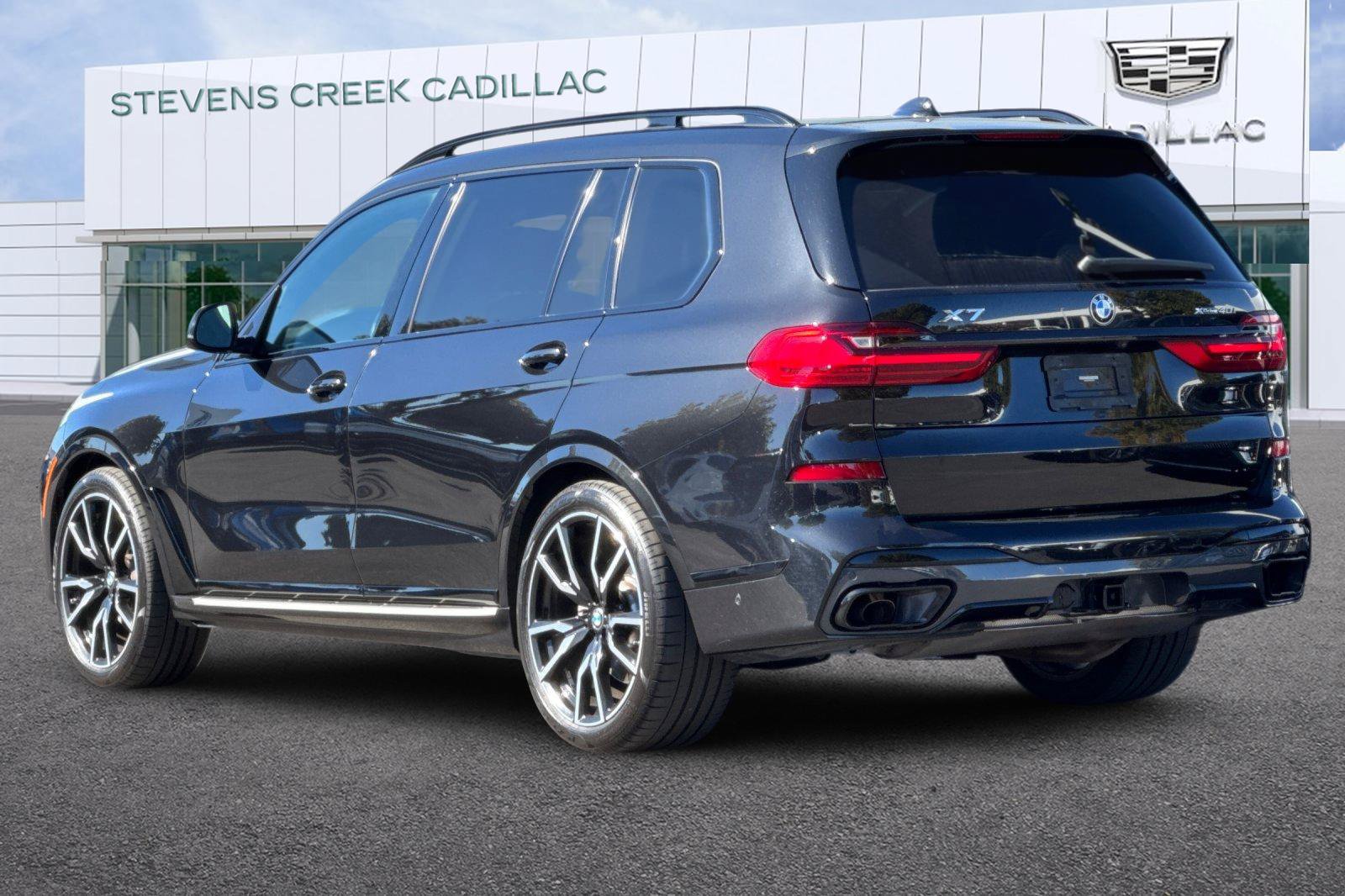Used 2022 BMW X7 xDrive40i w/ M Sport Package AWD/4WD image 5
