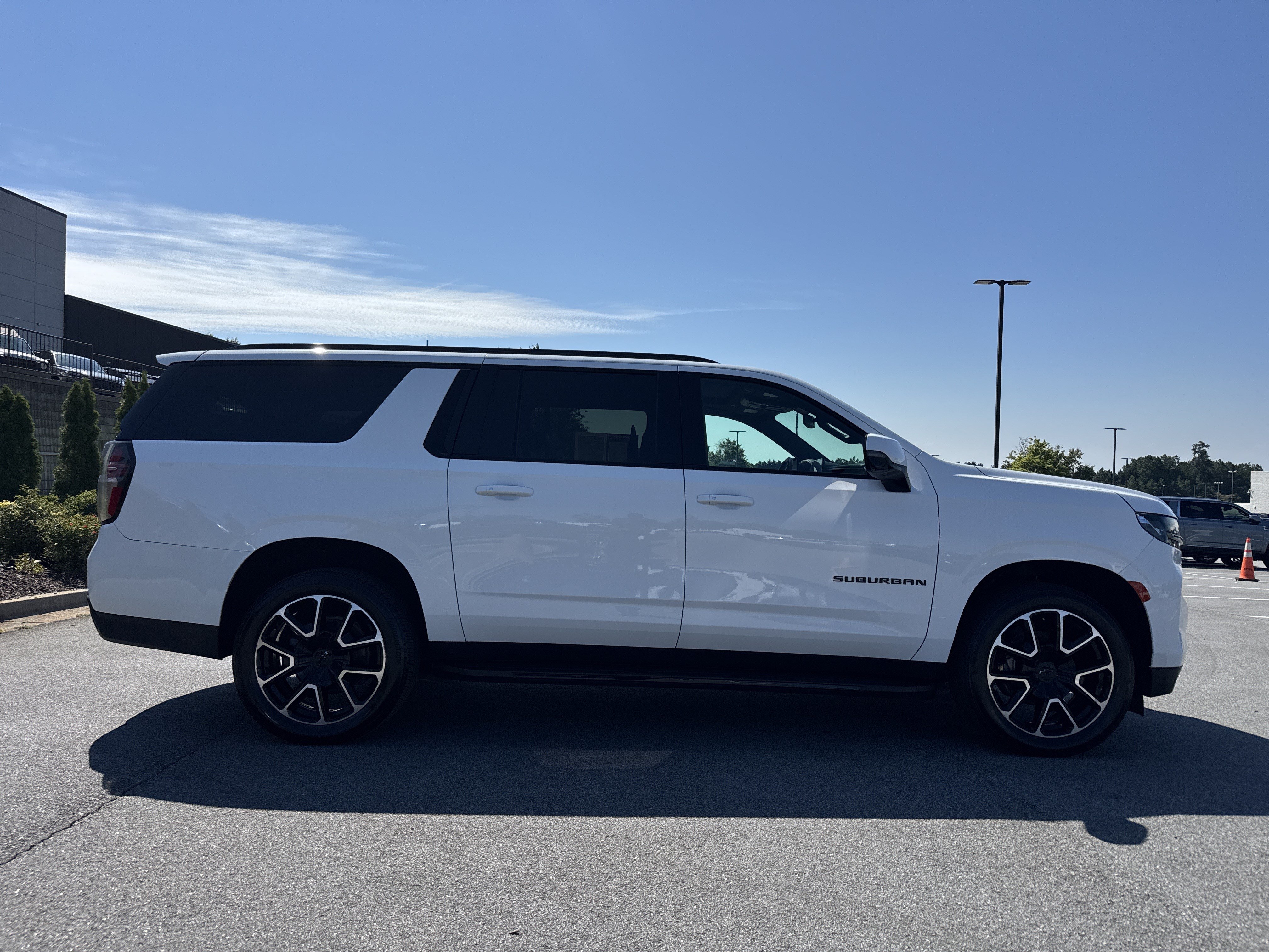 Used 2021 Chevrolet Suburban RST w/ Luxury Package AWD/4WD image 11