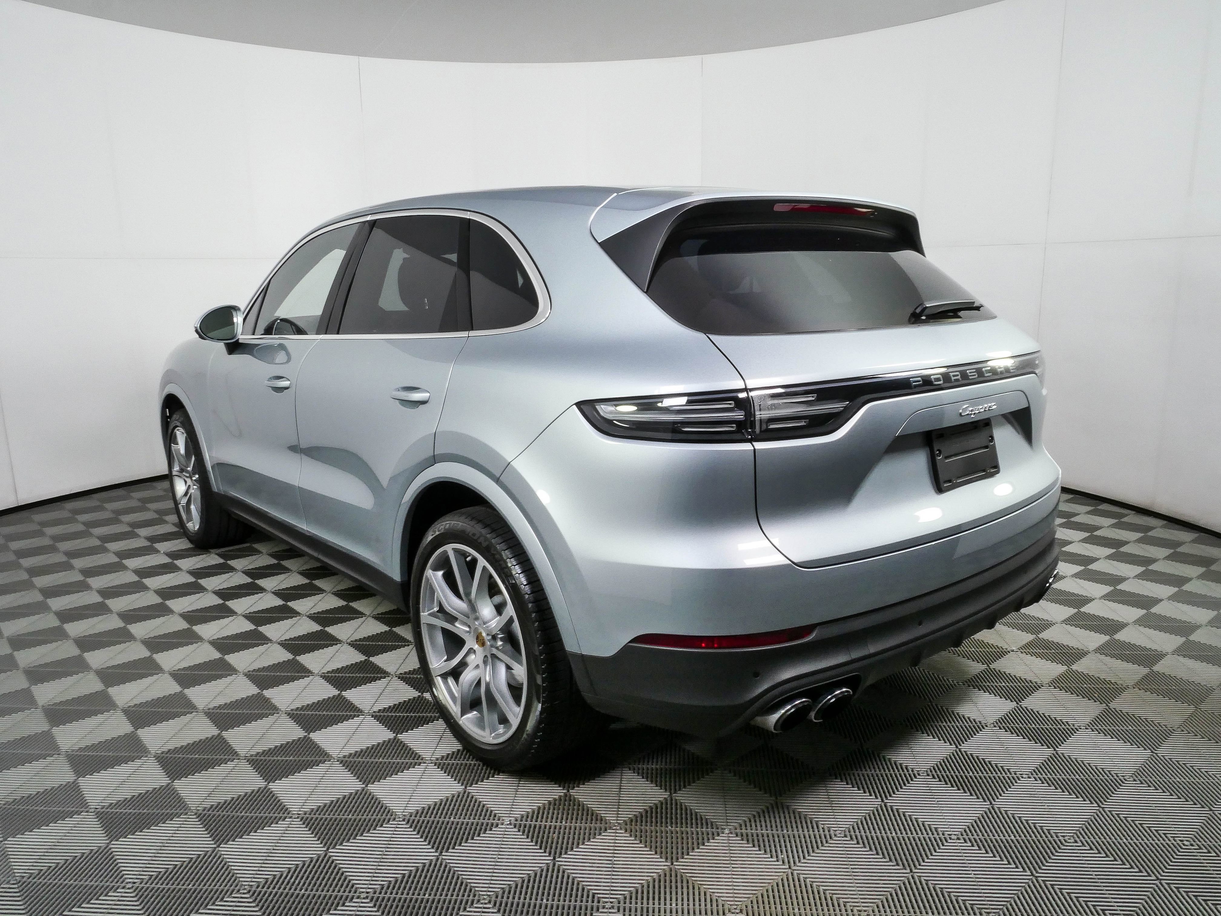 Certified 2023 Porsche Cayenne AWD/4WD image 3