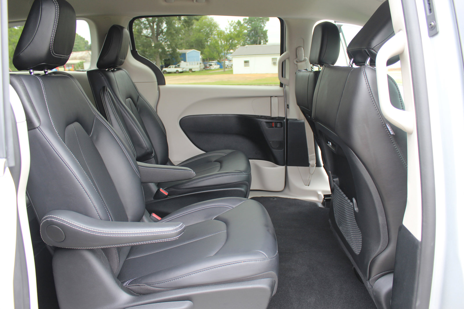 Used 2024 Chrysler Pacifica Select image 48