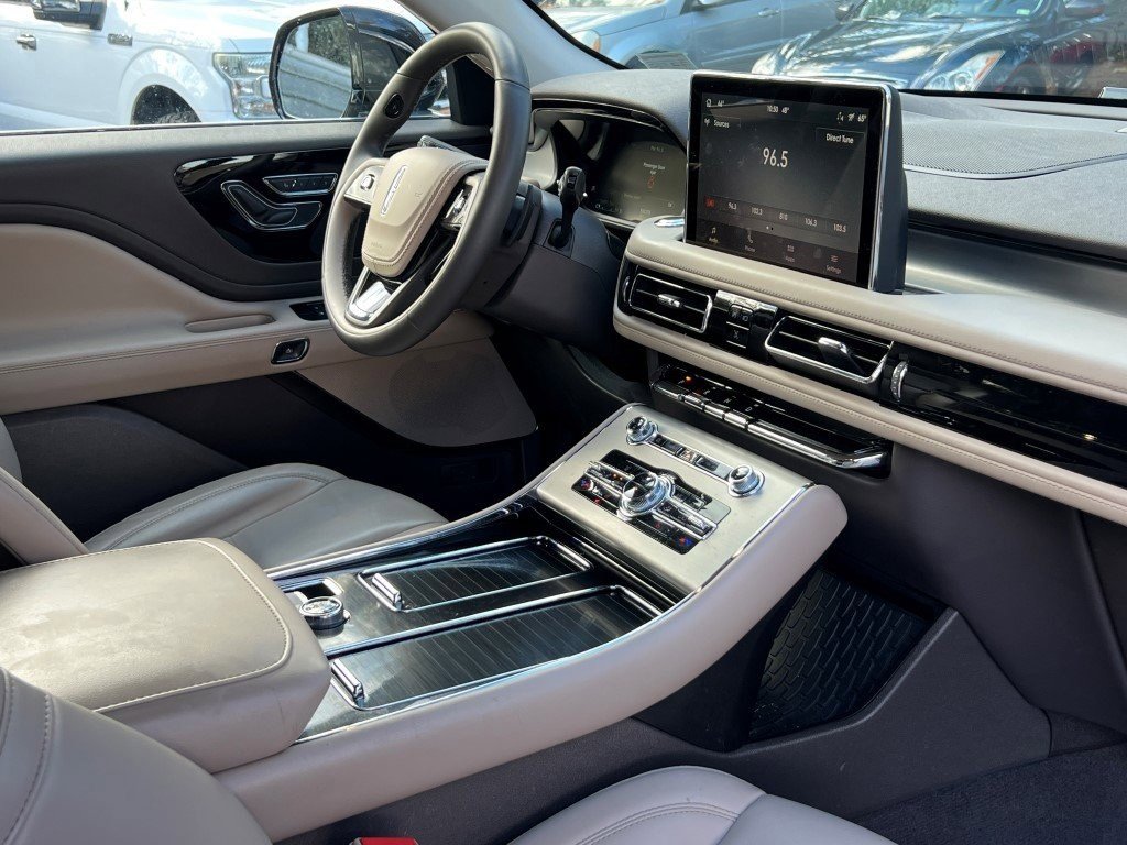 Certified 2023 Lincoln Aviator AWD w/ Elements Package image 13