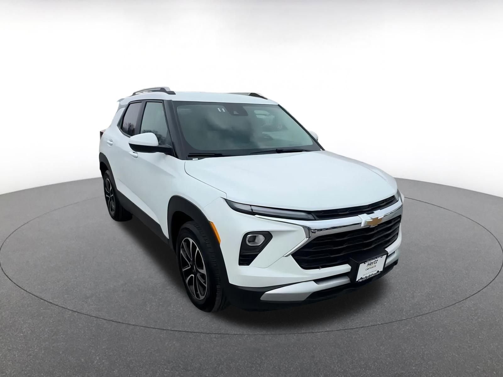 Used 2025 Chevrolet TrailBlazer LT image 3