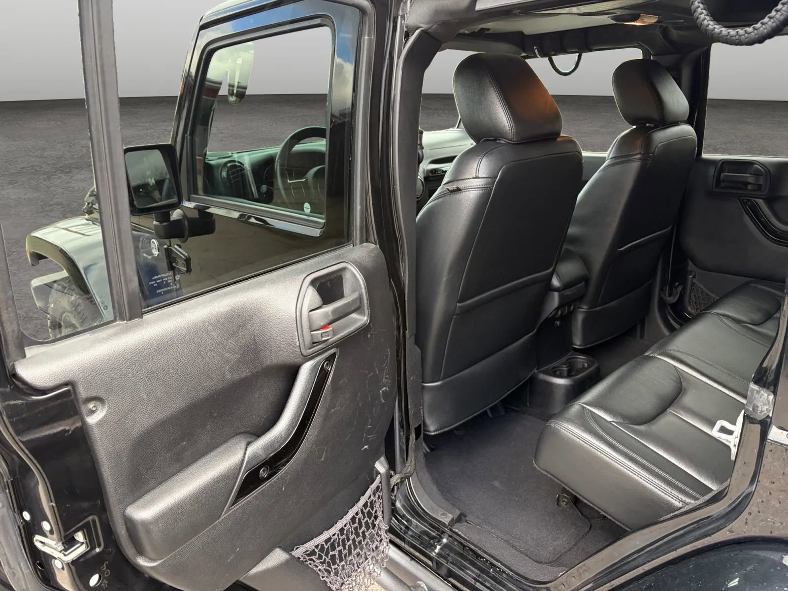 Used 2015 Jeep Wrangler Unlimited Sahara AWD/4WD image 10