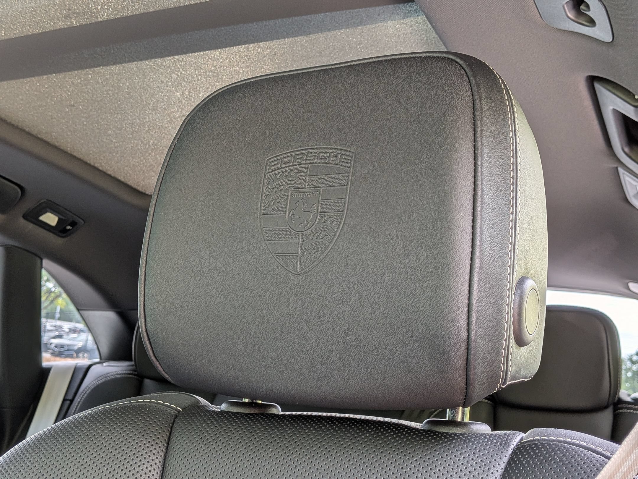 Certified 2025 Porsche Macan S AWD/4WD image 6