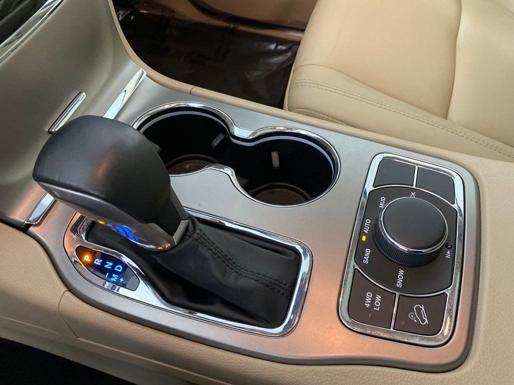 Used 2021 Jeep Grand Cherokee Limited w/ Trailer Tow Group IV image 24