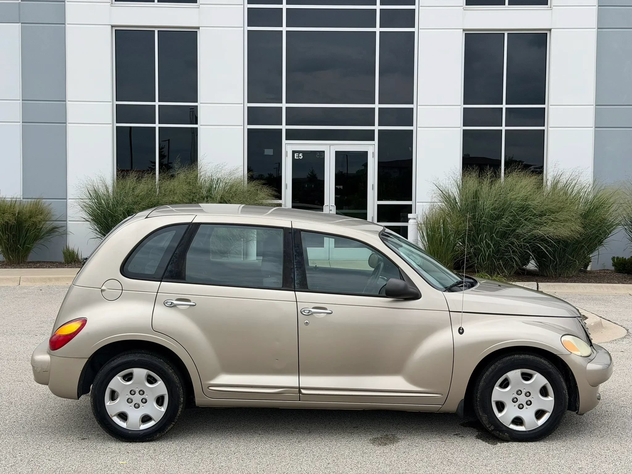 Used 2004 Chrysler PT Cruiser FWD image 5