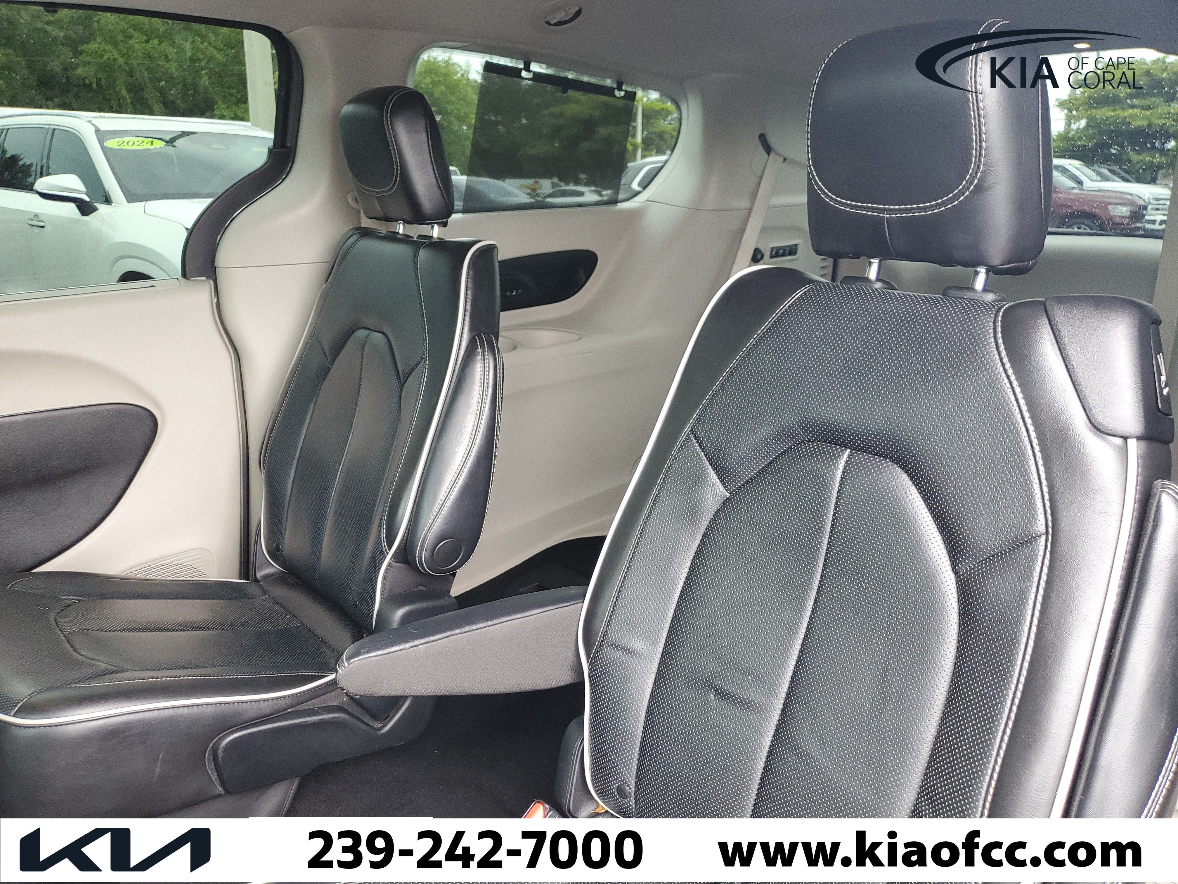 Used 2022 Chrysler Pacifica Limited FWD image 11