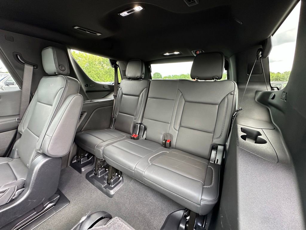 Used 2025 GMC Yukon Denali w/ Sun & Power Step Package AWD/4WD image 7