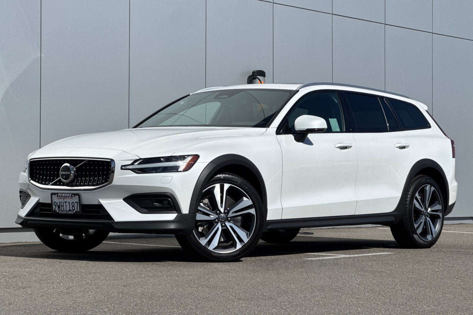 Certified 2026 Volvo V60 B5 Cross Country Plus w/ Climate Package AWD/4WD image 1
