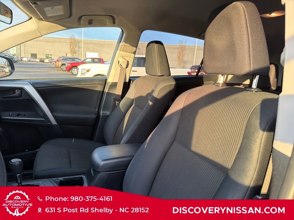 Used 2016 Toyota RAV4 LE image 14