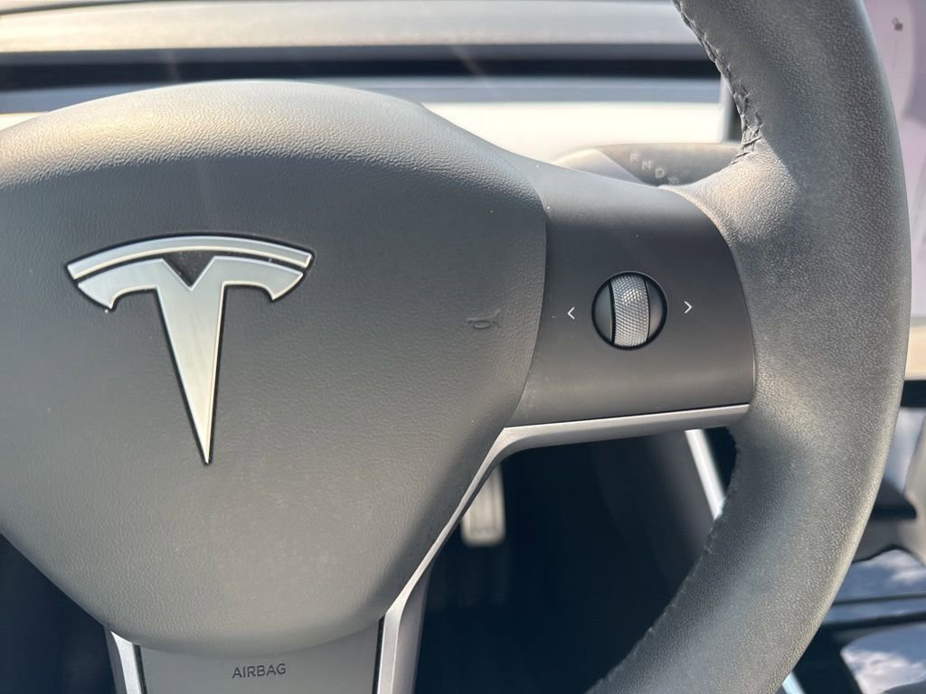 Used 2021 Tesla Model Y Long Range image 17