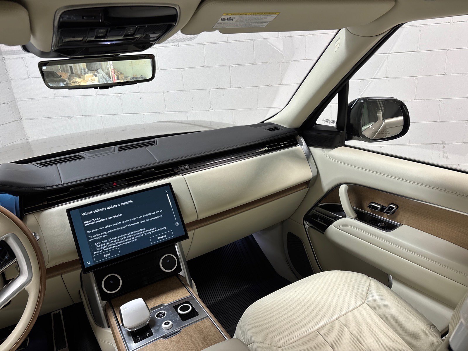 Used 2023 Land Rover Range Rover SV AWD/4WD image 36