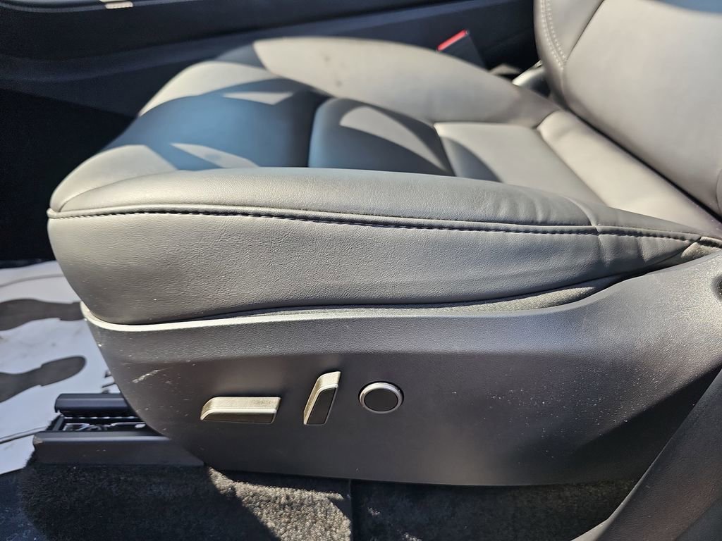 Used 2024 Tesla Model Y Long Range image 33