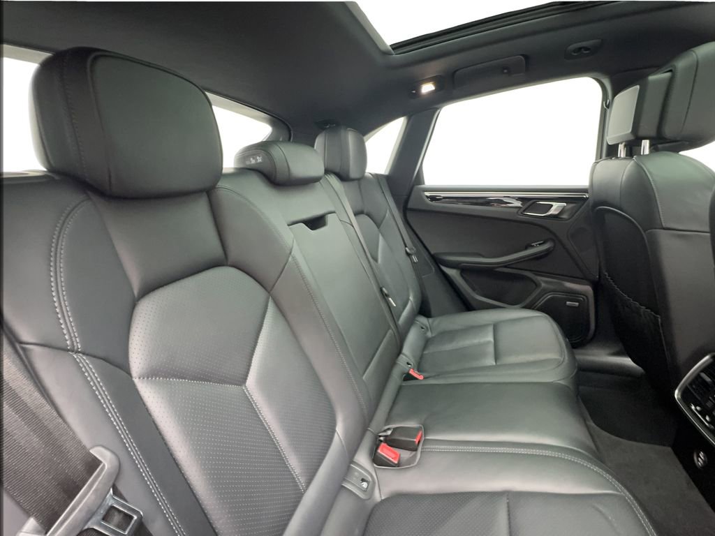 Used 2024 Porsche Macan AWD/4WD image 27