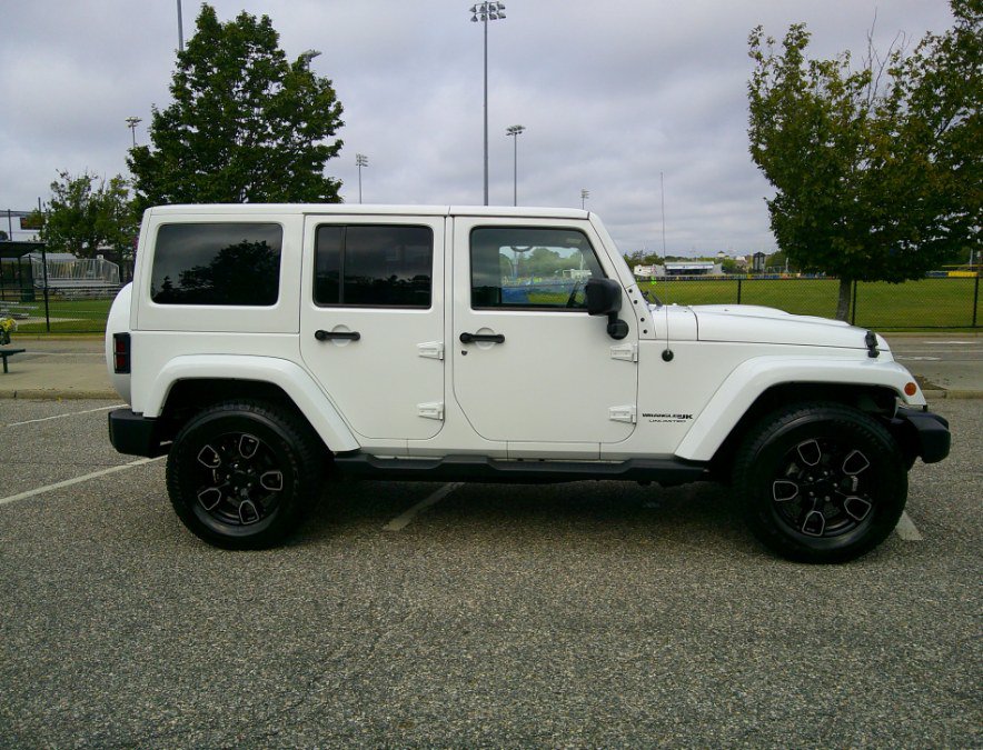 Used 2018 Jeep Wrangler Unlimited Sahara AWD/4WD image 18