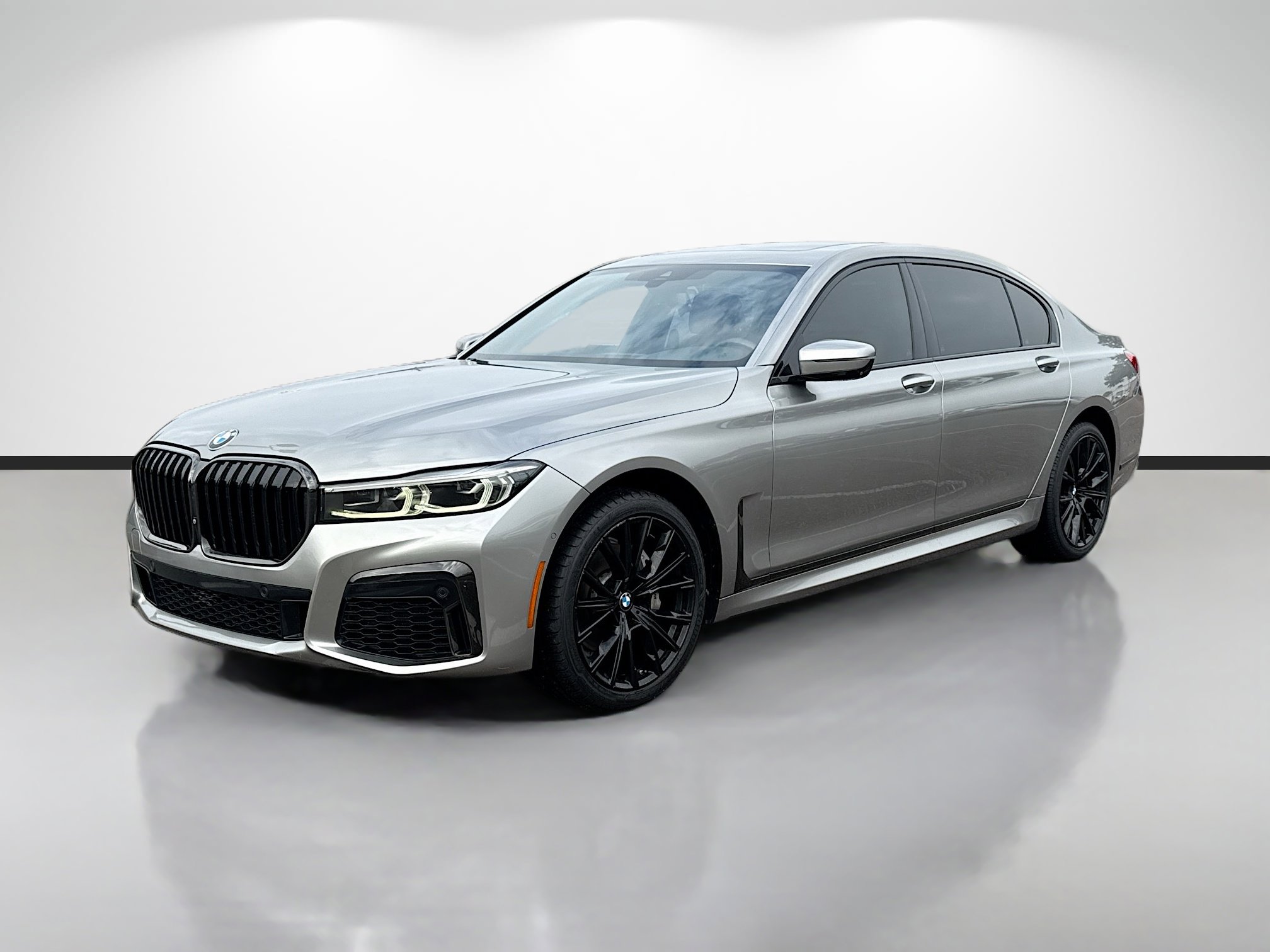 Used 2020 BMW 740i w/ M Sport Package image 7