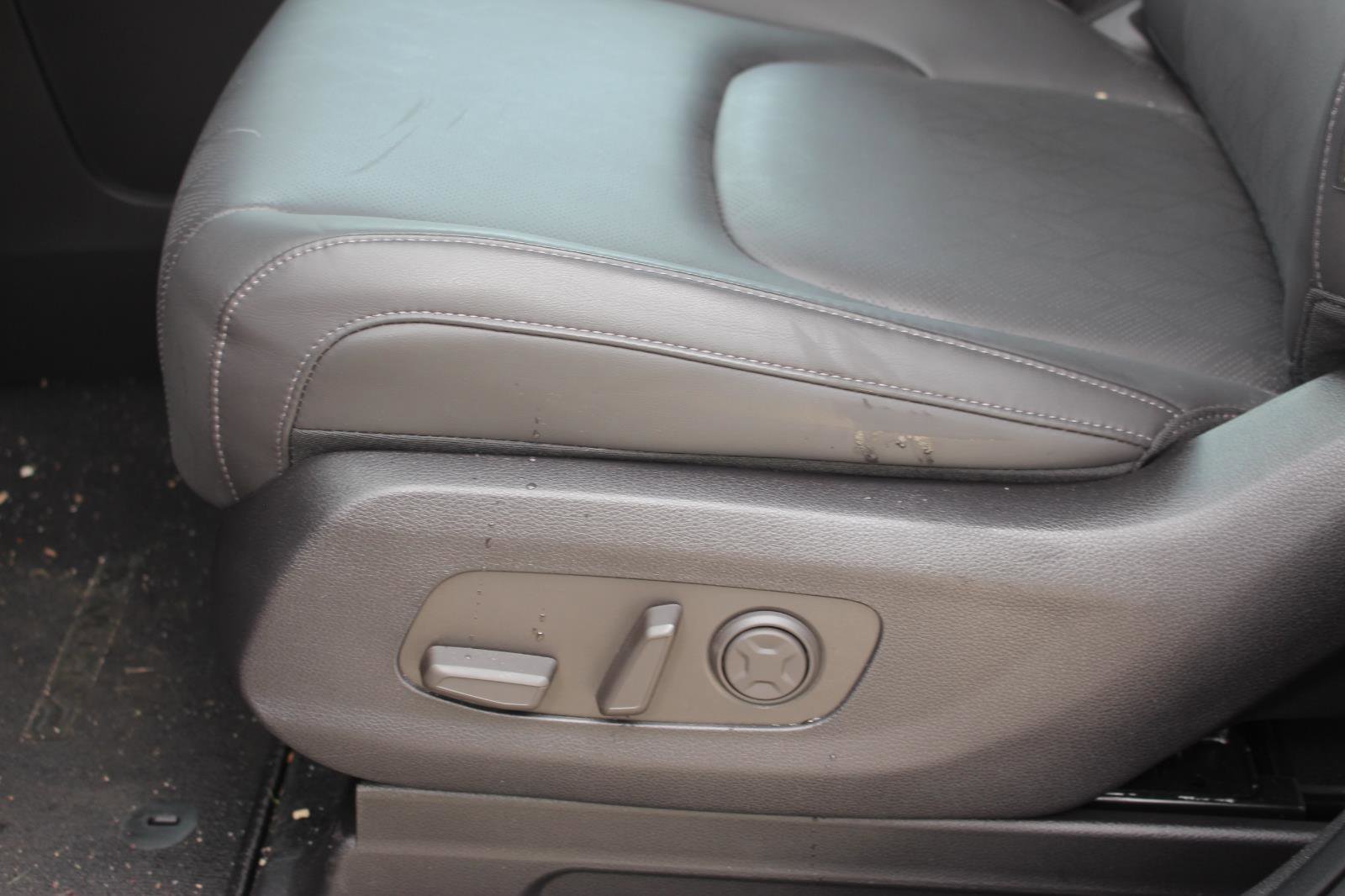 Used 2026 Kia Carnival EX image 29