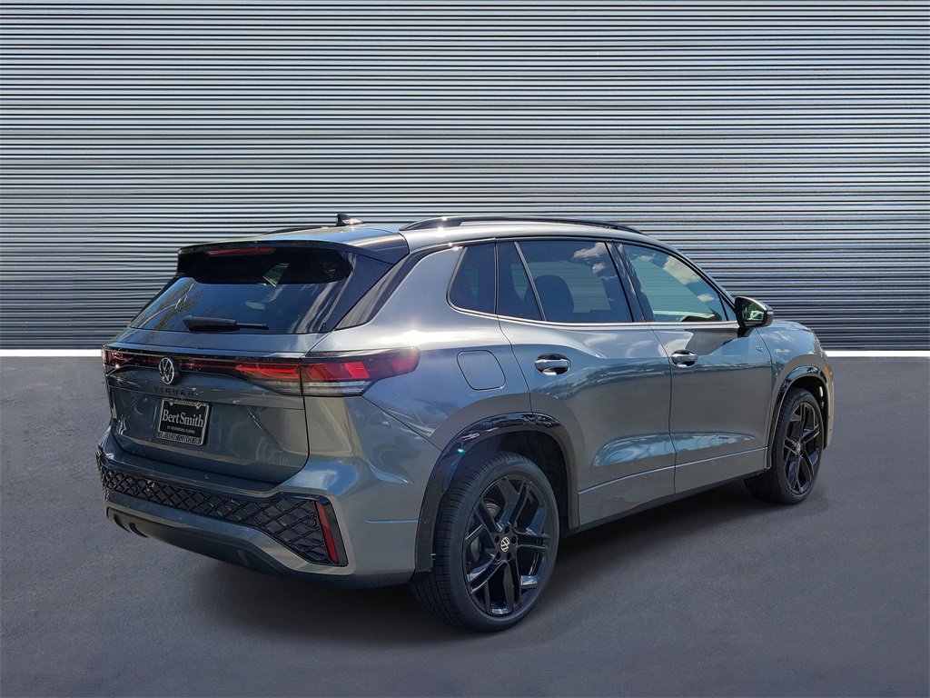 New 2026 Volkswagen Tiguan SE R-Line image 3