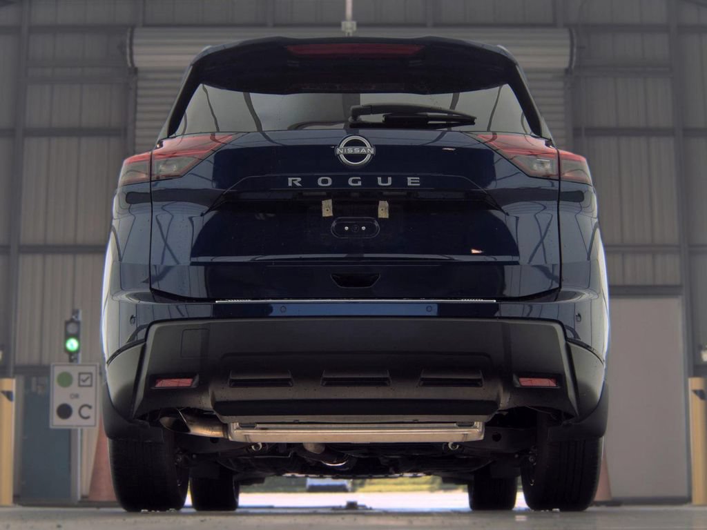 Certified 2025 Nissan Rogue SV FWD image 7