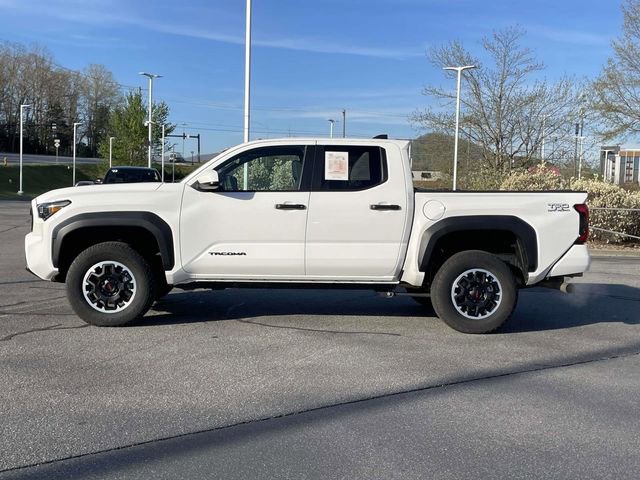 Used 2024 Toyota Tacoma TRD Off-Road image 2