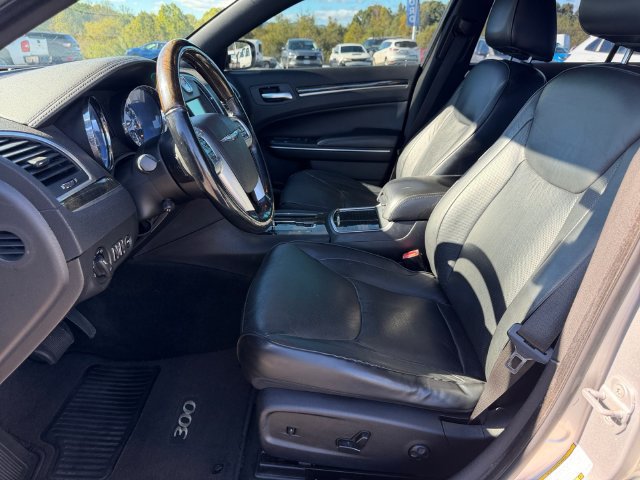 Used 2011 Chrysler 300 C RWD image 10