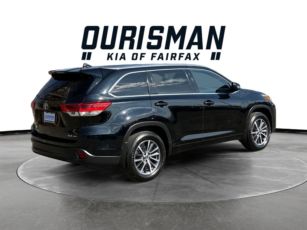 Used 2017 Toyota Highlander XLE w/ Carpet Mat Package image 6