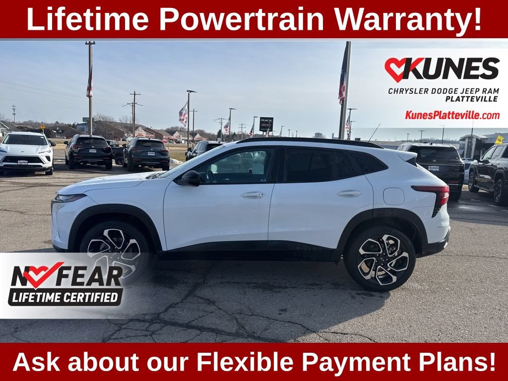 Used 2024 Chevrolet Trax RS w/ Sunroof Package FWD image 7