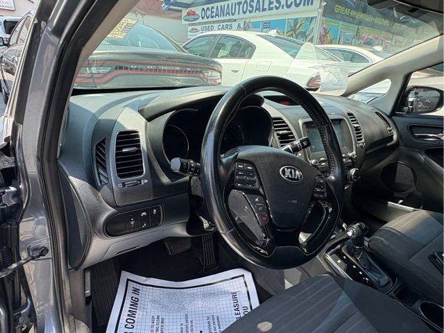 Used 2017 Kia Forte S w/ S Technology Package image 21