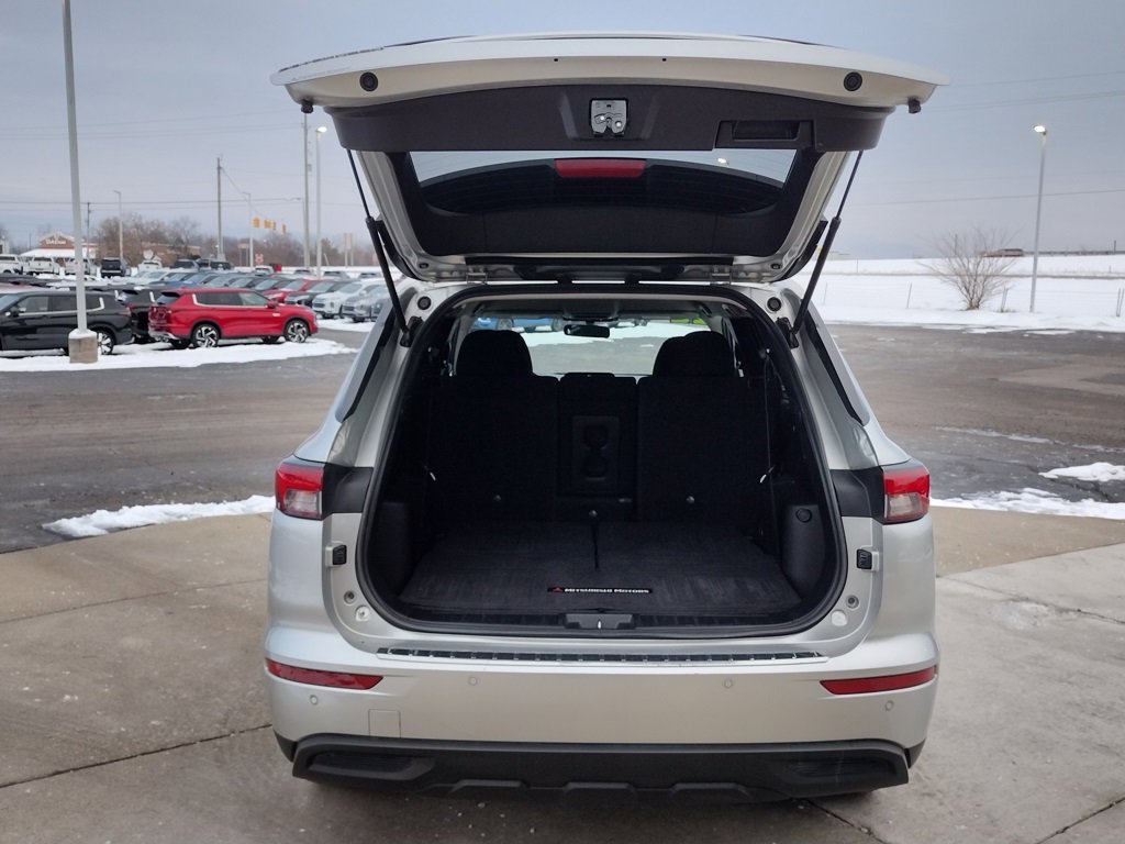 Used 2022 Mitsubishi Outlander ES image 18