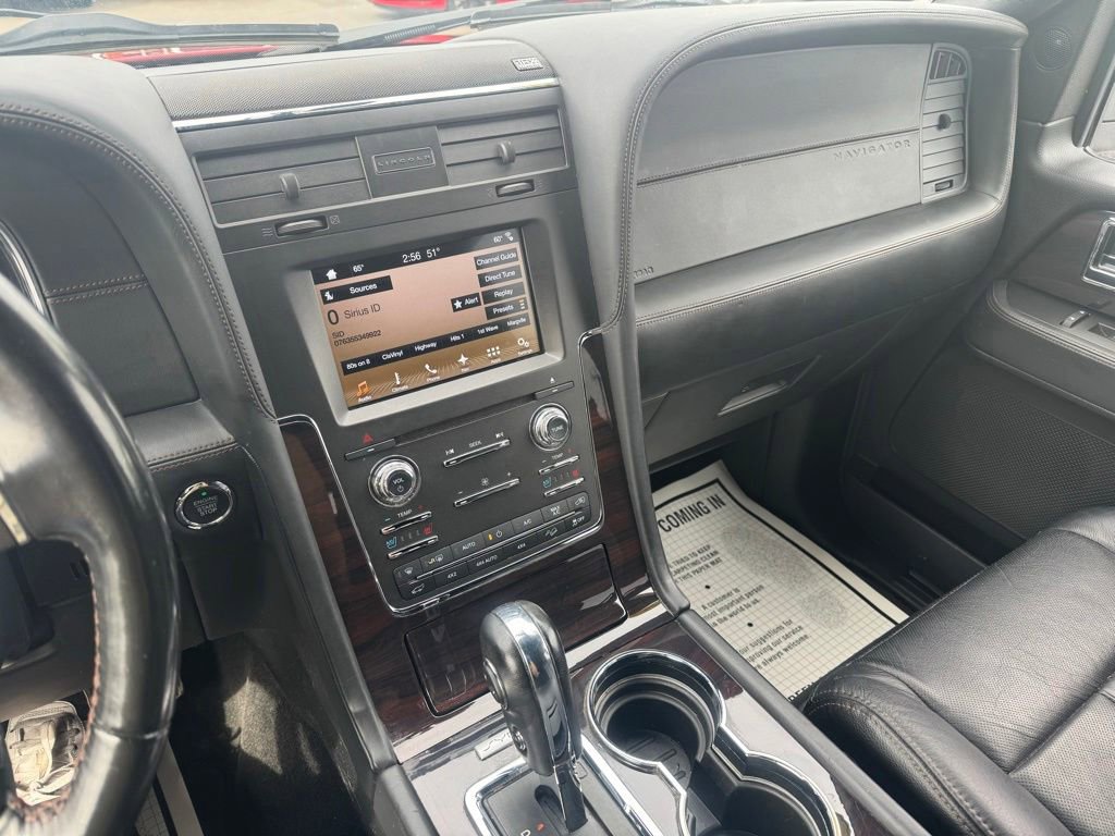 Used 2017 Lincoln Navigator Reserve AWD/4WD image 39