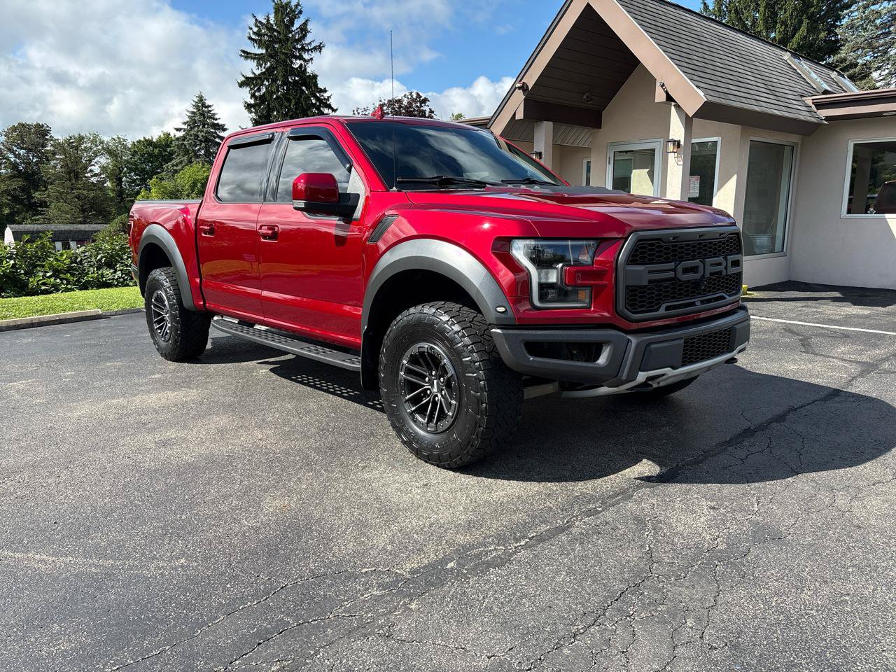 Used 2019 Ford F150 Raptor w/ Equipment Group 802A Luxury AWD/4WD image 3