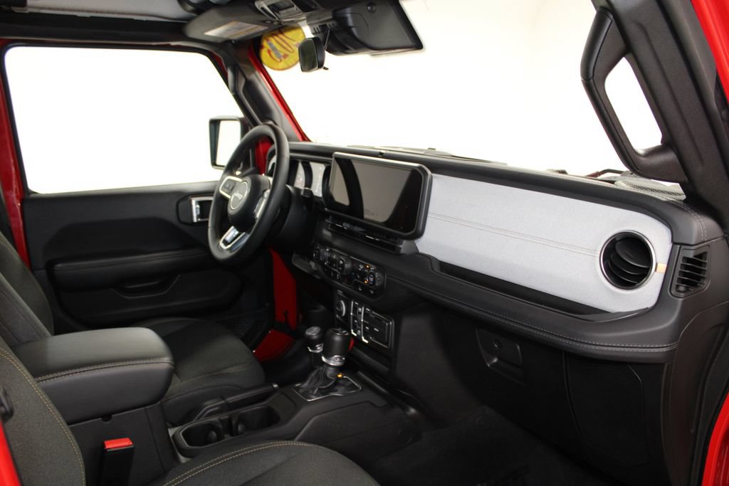 Used 2025 Jeep Wrangler Unlimited Sahara AWD/4WD image 28