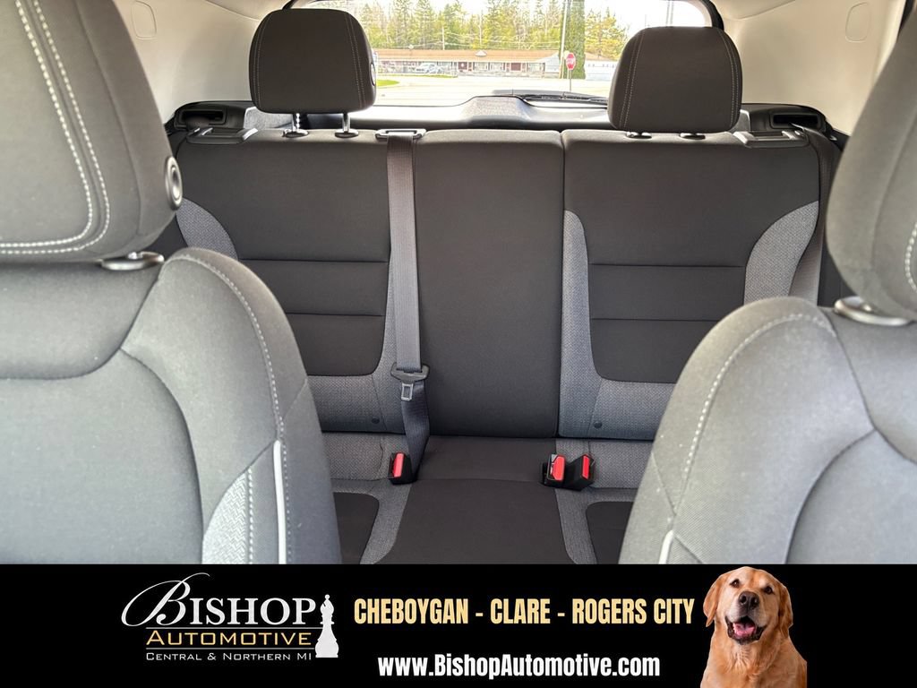 Used 2025 Chevrolet TrailBlazer LT AWD/4WD image 27