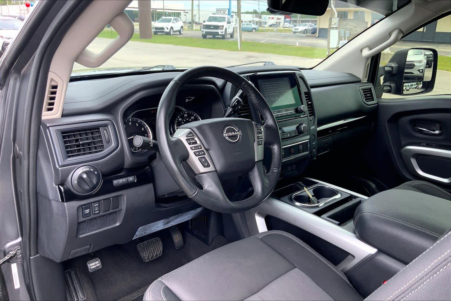 Used 2023 Nissan Titan SV w/ SV Convenience Package AWD/4WD image 17