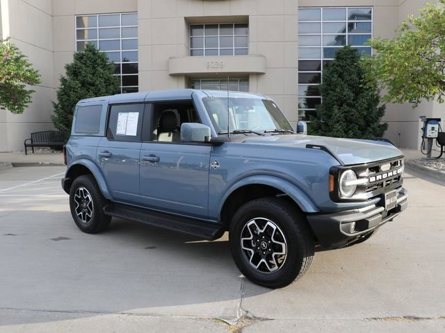 Used 2025 Ford Bronco Outer Banks AWD/4WD image 1