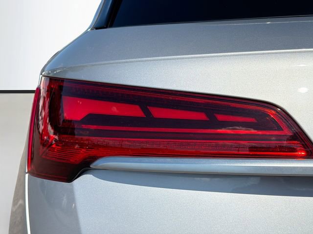 Used 2021 Audi Q5 Premium w/ Convenience Package image 10