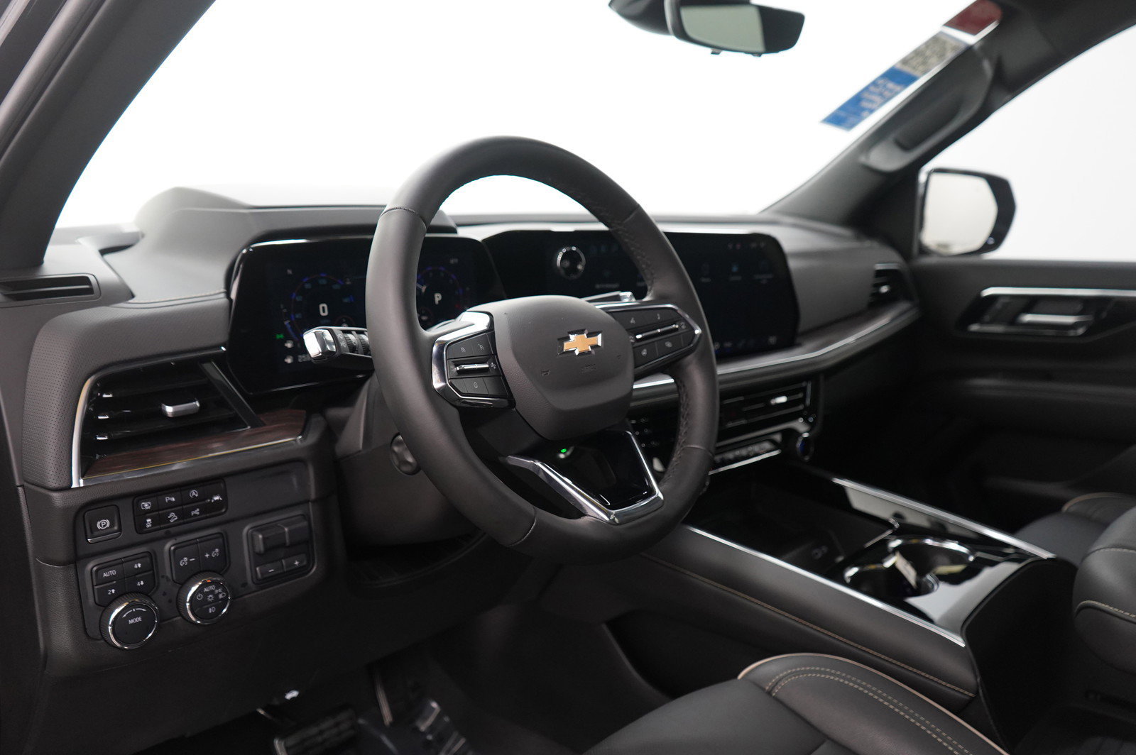 Used 2025 Chevrolet Suburban Premier image 17