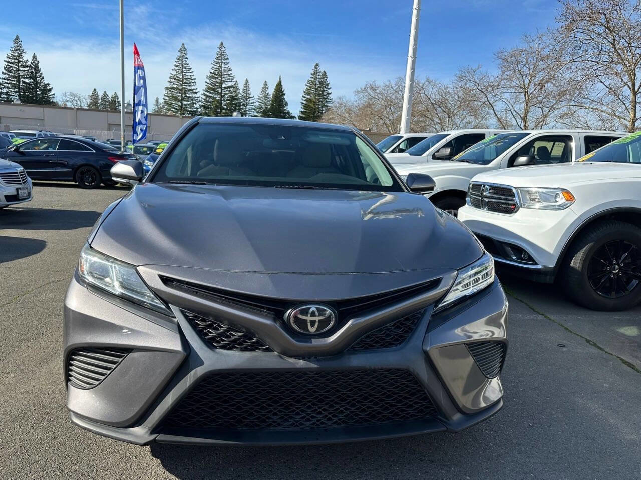 Used 2019 Toyota Camry SE w/ Convenience Package image 2