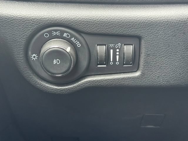 Certified 2025 Chrysler Pacifica Limited FWD image 24