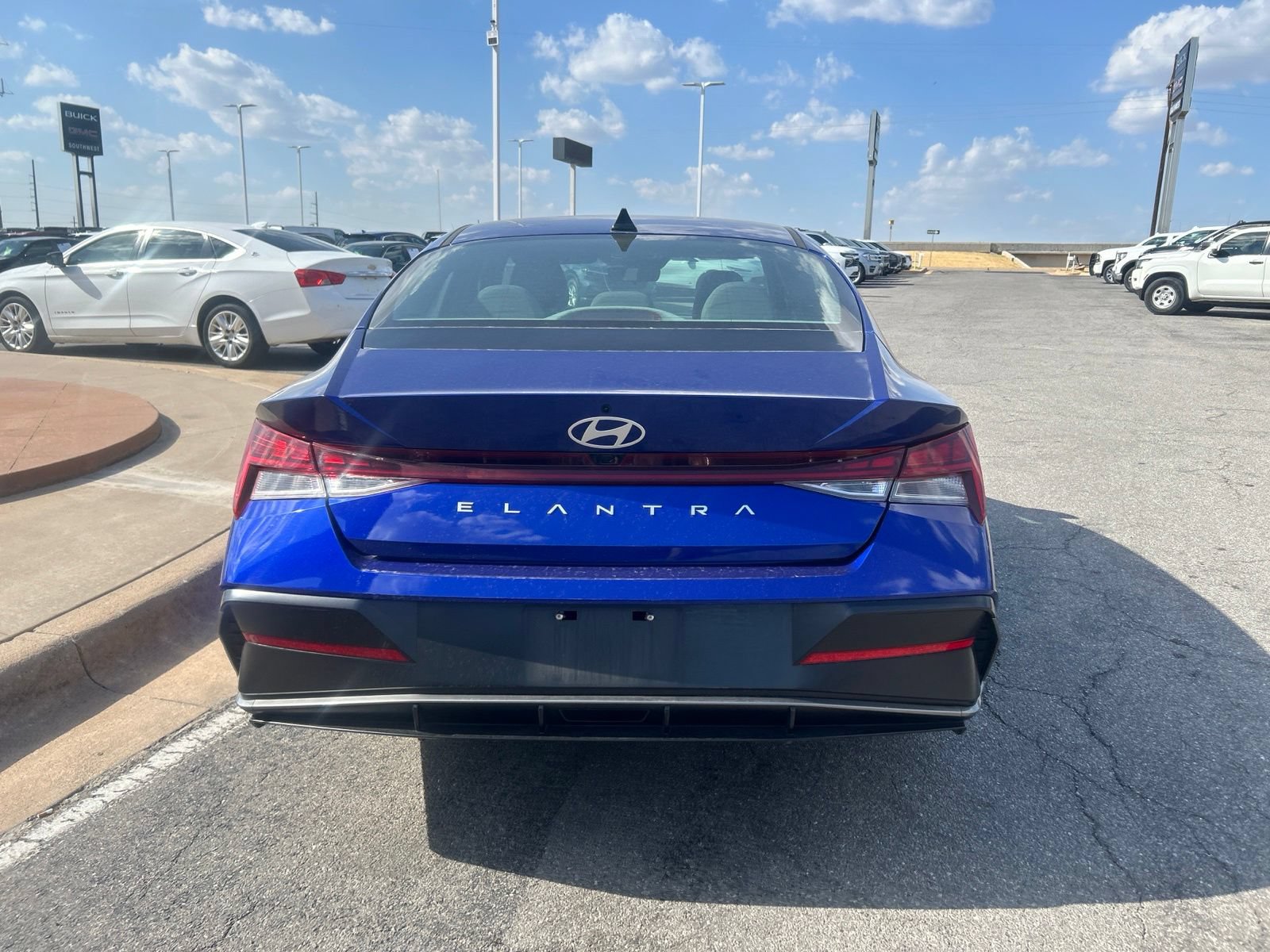 Used 2025 Hyundai Elantra SEL FWD image 6