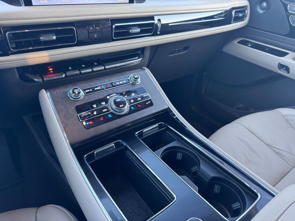 Used 2023 Lincoln Aviator Reserve w/ Equipment Group 201A image 35