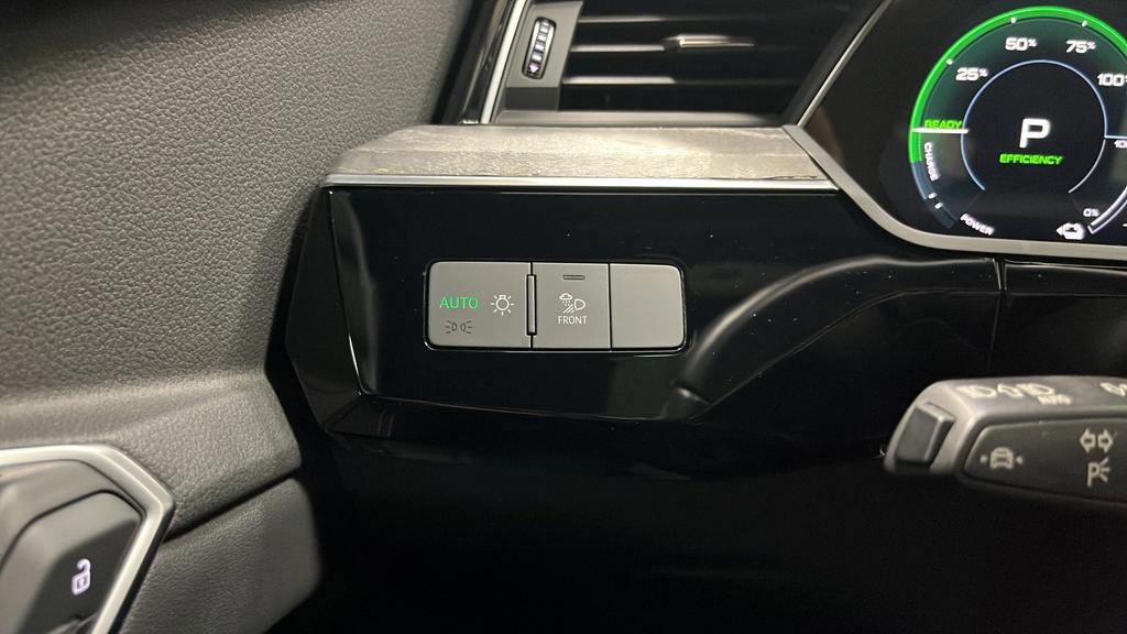 Used 2022 Audi e-tron Premium w/ Towing Package image 30