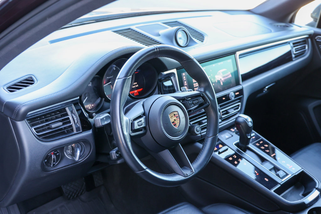 Certified 2023 Porsche Macan Turbo AWD/4WD image 4